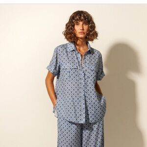 Kivari Zuri Shirt Blue Geometric Button Down Shirt size 4